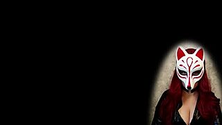 Kate dává intenzivní ruční práci pod sukní.