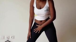 Perché questa donna sposata si fa scopare durante le lezioni di ginnastica all'aperto?