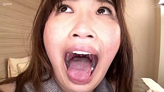 רומן אישה סודי עם מאהב טרנסווסטיט גדול