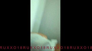 סטודנטית קולומביאנית אוהבת סקס קשה עם נכסים מגולחים