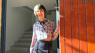 Первый раз анальный секс бьет сильно с доггистайлом, еблей в жопу и лизанием сиськам маленькой 18+ девчонки