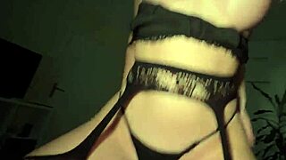 Uomo, Non Ci Credo che Mia Moglie Tettuta Mi Ha Tradito Mentre Parlavo al Telefono!