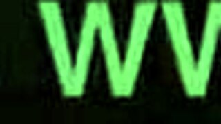 Гледам моята малка 18+ заварена сестра да се мастурбира и просто копнея да й смуча курчето толкова силно... ух