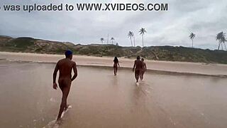 Jo, jebu tu horkou kočku na pláži, zatímco všichni koukají! 🔥