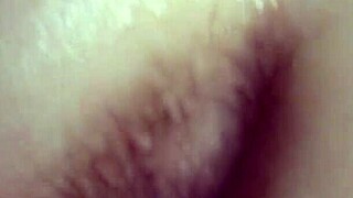 Помажем жени да се обрије и она ме пушта да је јебем у дупе док не свршим са дебелим креампајем