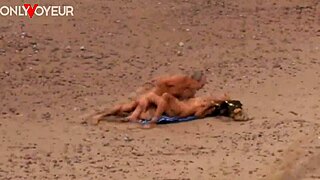 Myslíš, že tenhle starší chlap zvládne šukat tuhle horkou milf na pláži? Bliká kozy a všechno!