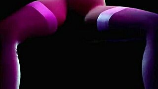 Горячая блондинка танцует в чулках для 3D стриптиза с музыкой