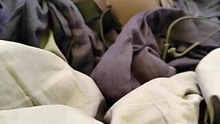 Aku merasa hidup banget di sesi pagi intim ini dengan memek basahnya dan pantat besarnya bergoyang.