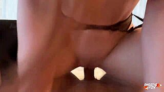 Učitelka tvrdě vrtá studentku v divokém setkání