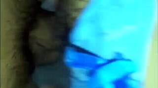 Mi-au oferit bani să-mi rupă curul și am acceptat din disperare