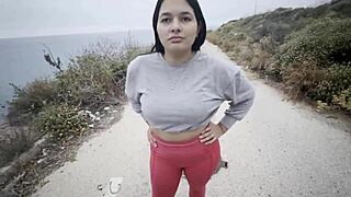 Dobim globoko grlo od nore ljubke študentke za 200 evrov