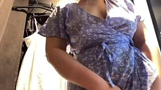 Pilonnage anal public si fort avec une jolie amateur