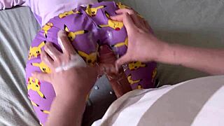 Почему сводная сестра трет жопой мой член пока он не войдет