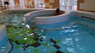 Spa merkezinde riskli kamusal flaş ve mastürbasyon