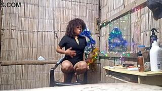 Ta americká milf dostala jebanou psí polohou v těsné kundi během sexy anime vánoční dobrodružství