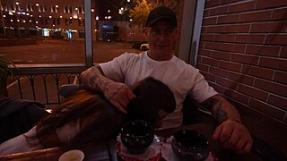 Vom Café-Rimjob zu intensivem Heim-Deepthroat und hartem Ficken