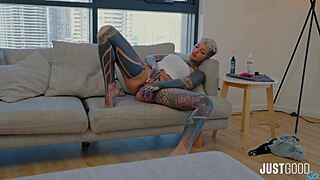 Всичко е по вина на Airbnb, ебах Стефани Марз в див мисионерски стил