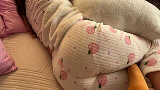 为什么在真实的家庭自拍性爱中射精时你呻吟得这么大声？