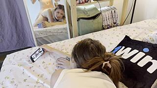 Эта милая аниме девчонка берет глубоко в свою большую жопу за бургер 😏🍔