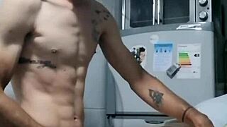 Sexo Apaixonado Amador na Cozinha com Pau Grande