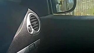 لاتينية ميلف في الطريق العام، يا إلهي، نيك حماتي في السيارة! 😜