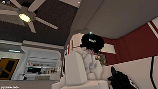 ¡Guau, esta cachorrita traviesa es tomada y rellenada por un extraño en Roblox! 🐶💥