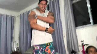 Hey, okul kız arkadaşımla vahşi seks oyunu oynadım, 18+!