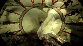 Sugestivně-neutrální vintage erotické kresby v klasickém anime stylu