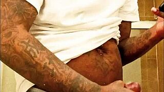 यंग 18+ स्टारब्रेजी हेंटाई देखते हुए थिक लंड से कम करती है