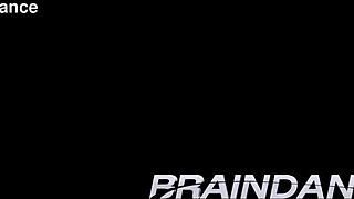 Nina White, vil du prøve anal i det kurvete antrekket som videospillfigur i 3D POV-leker?