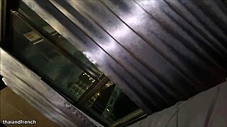 สาวไทยน่ารัก 18 ปีขี่ควยขาวใหญ่ในท่า Missionary และโดนน้ำเงี่ยนหนา!