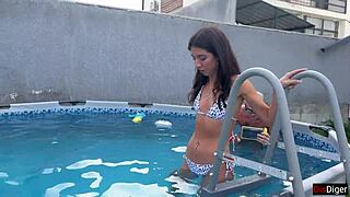 Parti gangbang kasar di tepi kolam dengan missionary doggystyle handjob dan dwi tunggangan untuk creampie remaja