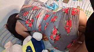 वेन अका, ते वोय अ फोलार, मैंने कहा जबकि अपनी बेस्ट फ्रेंड के हसबैंड को डॉगी और काउगर्ल स्टाइल में चोदा.