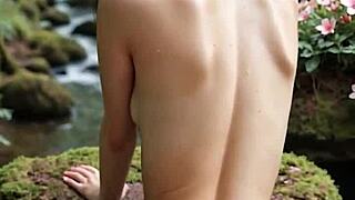 فتاة كورية تظهر زي آسيوي لطيف في أنمي 3D مثير 😍