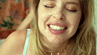 Začalo polibkem, skončilo cucáním a lízáním kundičky, její nohy se třesou! 😍