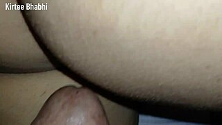 호텔에 방이 더 없어서 새엄마랑 침대를 공유해야 해?