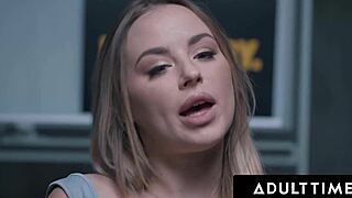 Adult Time Viciada em Sexo PAWG Anna Claire Clouds Provoca Policial para Sexo Duro e Bruto