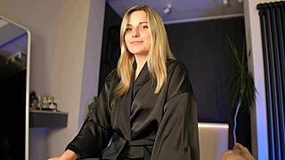 Üvey anne üvey oğlunu sabah aktiviteleri için uyandırıyor