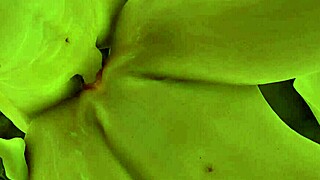 거대한 변이 아다 웡이 클로드에게 빨아주고 박아주는 섹스