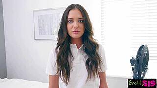 Gia Paige дерзкая сводная сестра ставит, что ты не продержишься 30 секунд в ее пизде.