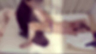 彼女の胸を吸って生理中にバイブ使って何度もイカせる