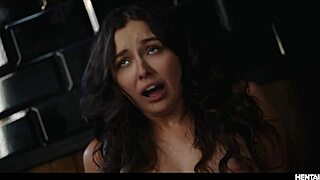 Leana je dobila pičku uništenu od čudovišta