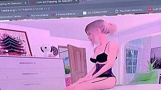 Love and popping hentai comics unfold in vivid detail