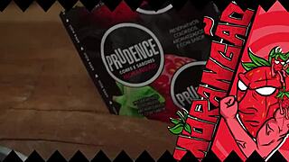 Assaggiando preservativi tutti i sapori in massaggio 18+