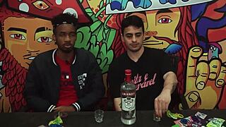 degustando camisinhas de todos os sabores in a young 18+ massage scene