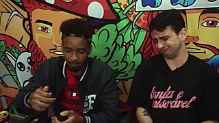 degustando camisinhas de todos os sabores in a young 18+ massage scene