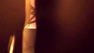 سبي إكس فاميلي سكيلو أون سيل يضم مشهد كريم باي فيم دوم صدر كبير مع تجسس وزب وحش عملاق