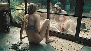 تشارلي فورد كسها المبلل يُلعق وتصرخ بقوة