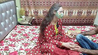 صبي توصيل بيتزا يتزب بقوة في وضع الكلب من قبل بهابي هندية