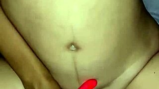 Aku keluarin dulu nanti habis ini gantian kamu yang crot